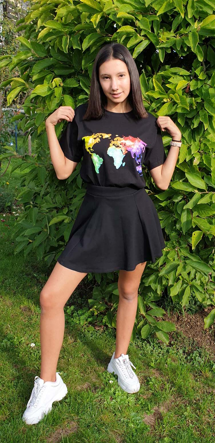 t-shirt-die-welt-ist-bunt-aquarell-model t-shirt-die-welt-ist-bunt-aquarell-model