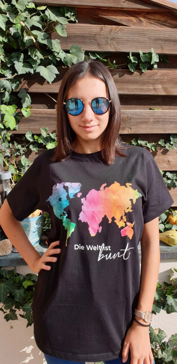 t-shirt-die-welt-ist-bunt-model