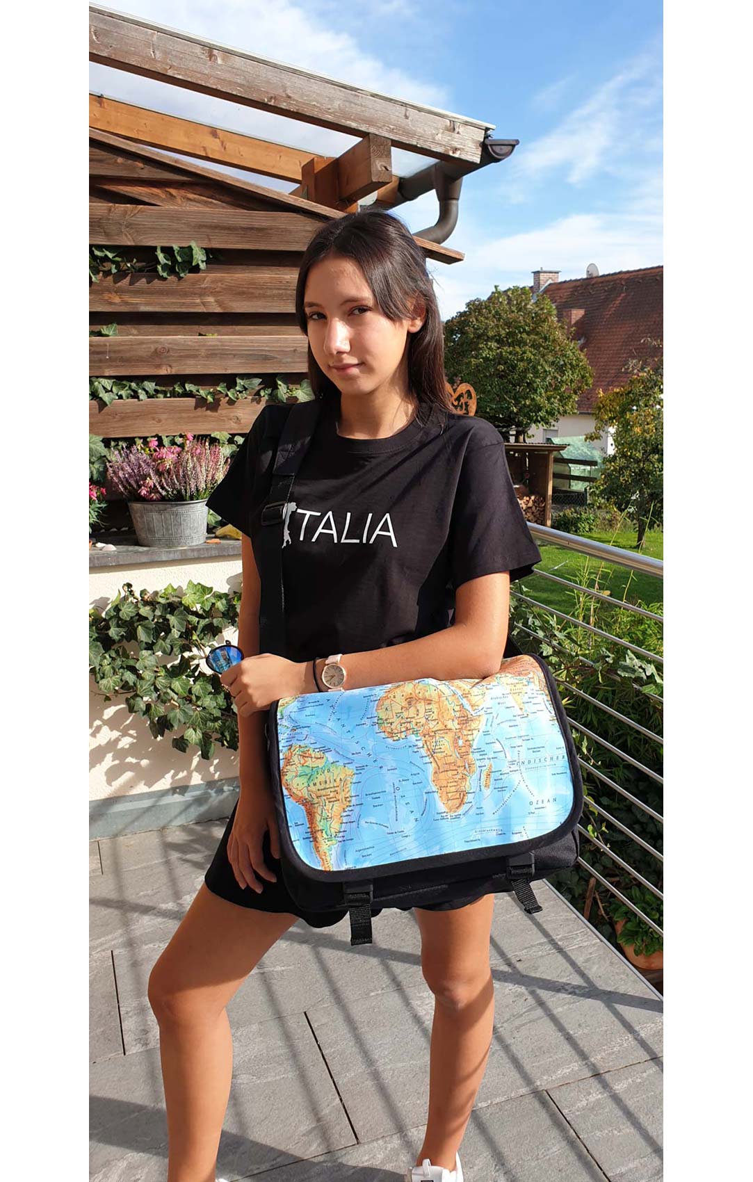 tasche-erde-physisch-model